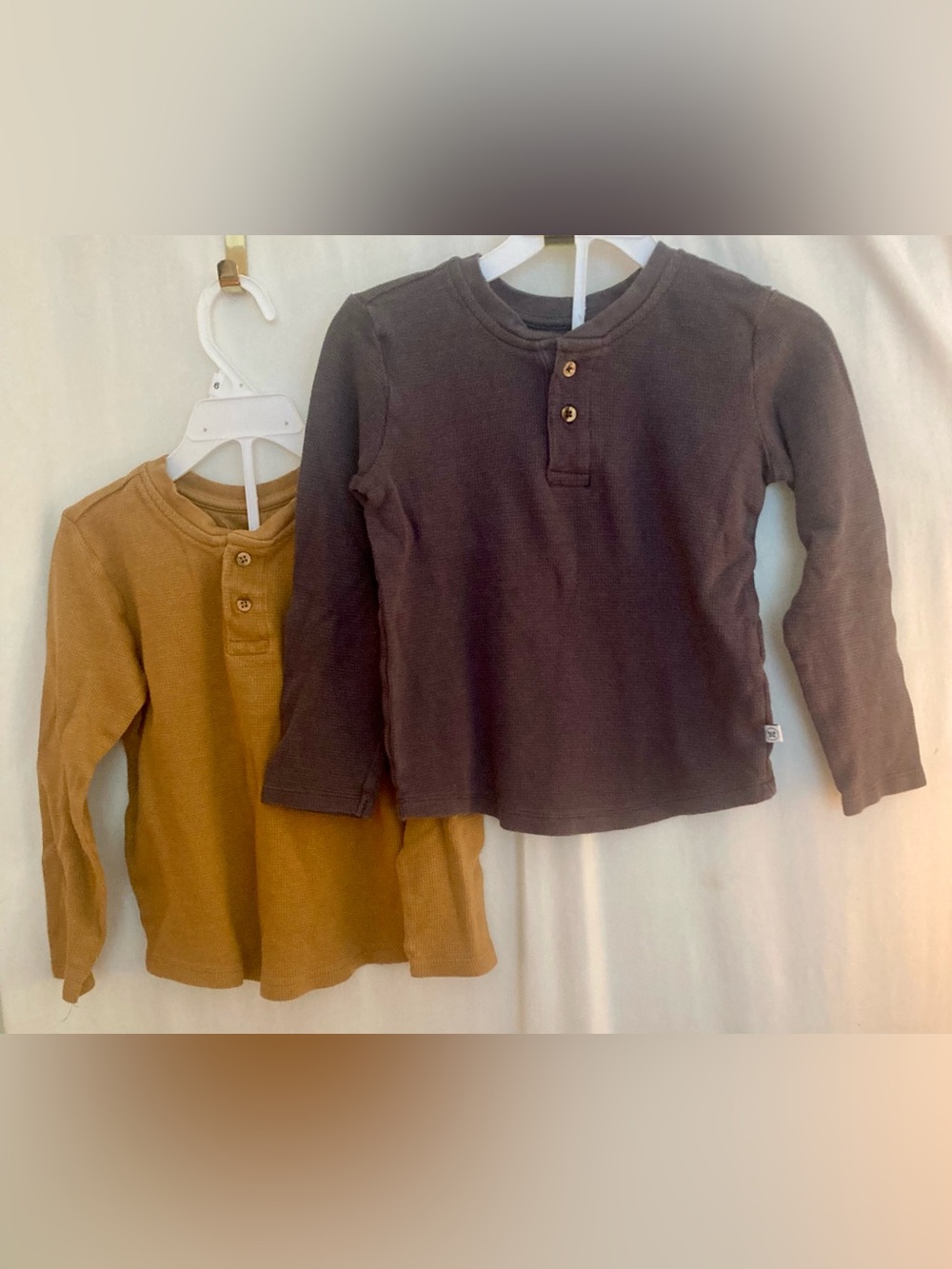 The Honest Company Set of 2 Long-Sleeve Henley Tops - Brown & Mustard Size 5T